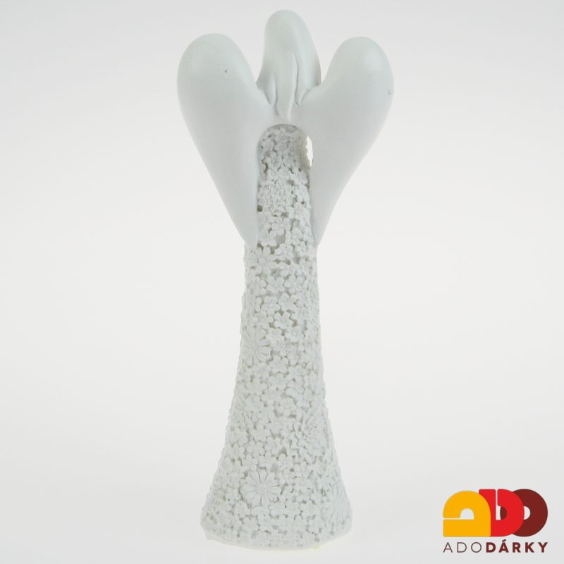 Anděl v květinových šatech se srdcem visícím 19,5 cm