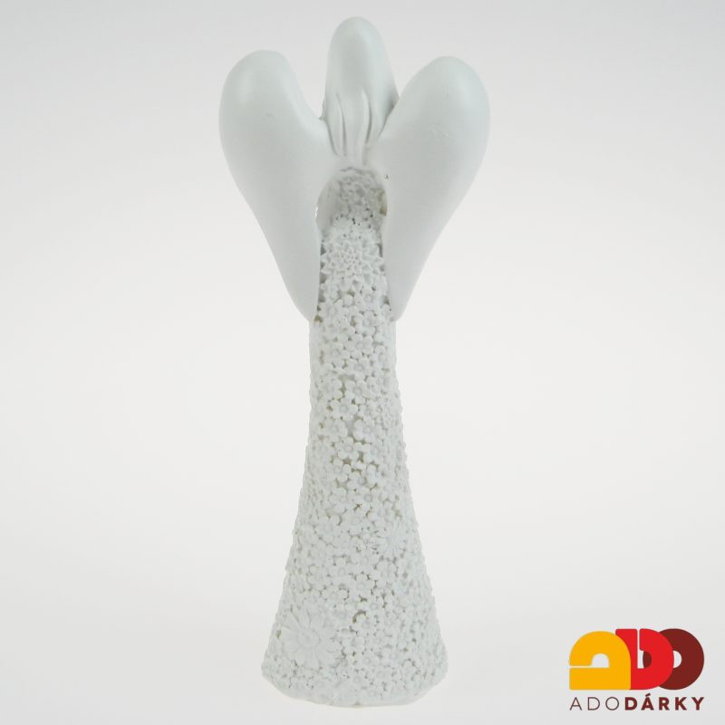 Anděl v květinových šatech se srdcem visícím 24,5 cm