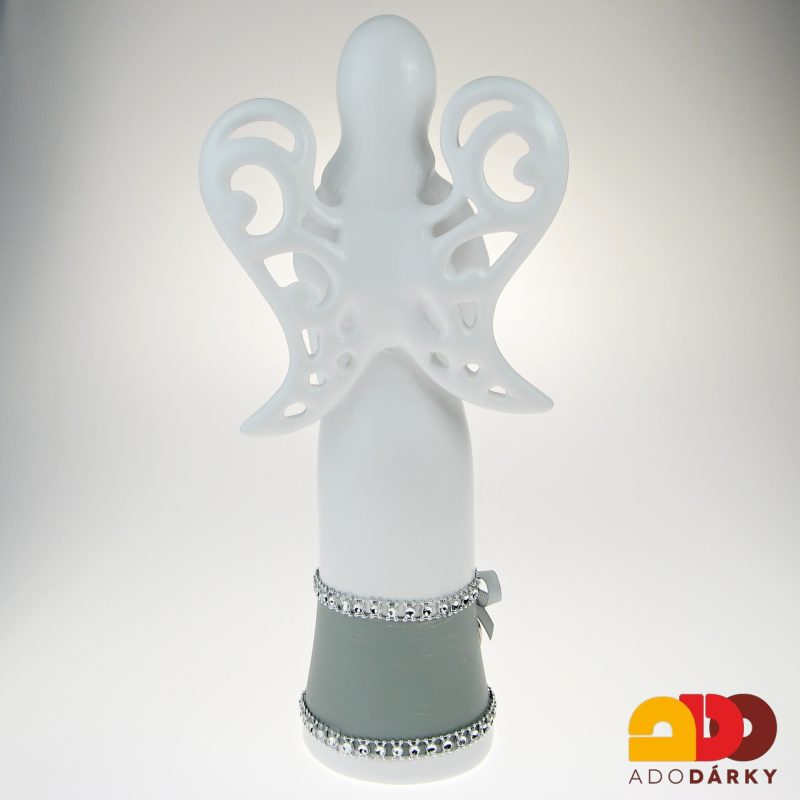 Anděl šedý se srdcem a krajkovými křídly 39 cm