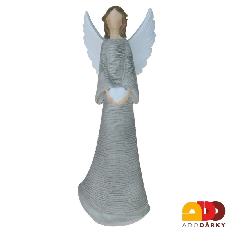 Anděl šedý se špičatými křídly se srdcem na hrudi 26 cm