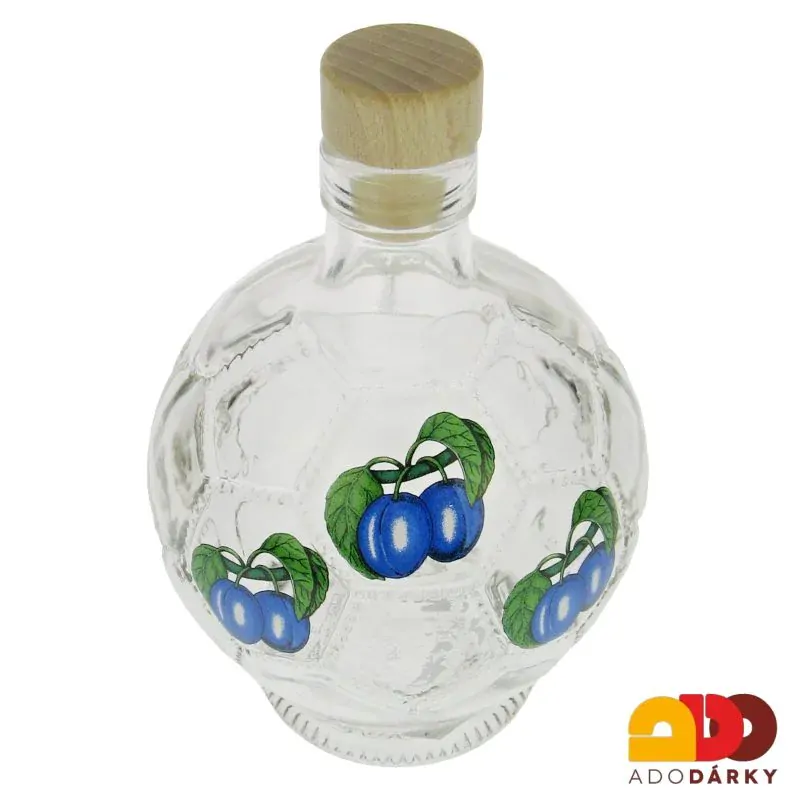 Láhev fotbalový míč se švestkama 0,5 l
