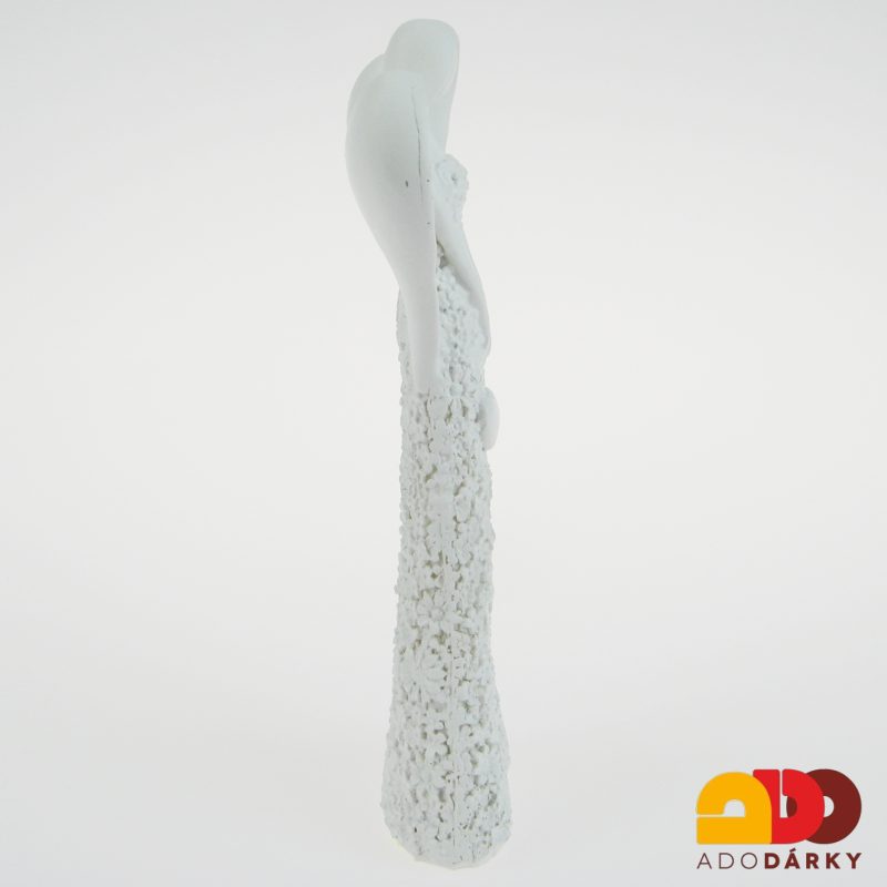 Anděl v květinových šatech se srdcem visícím 19,5 cm