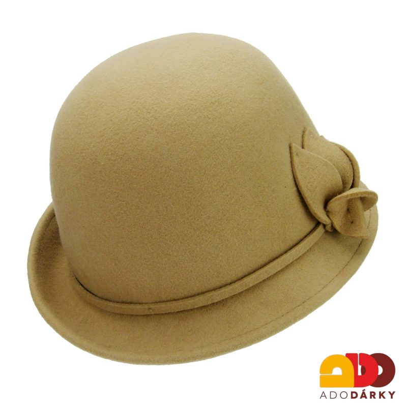 Béžový plstěný klobouk s kytičkou