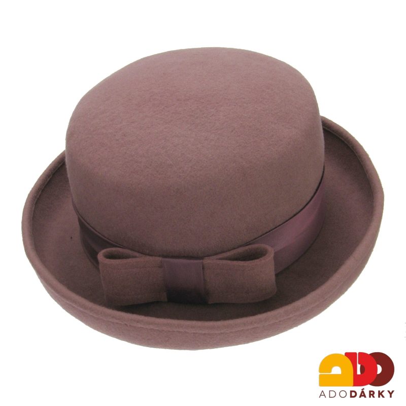 Starorůžový plstěný klobouk s rovnou střechou a mašlí
