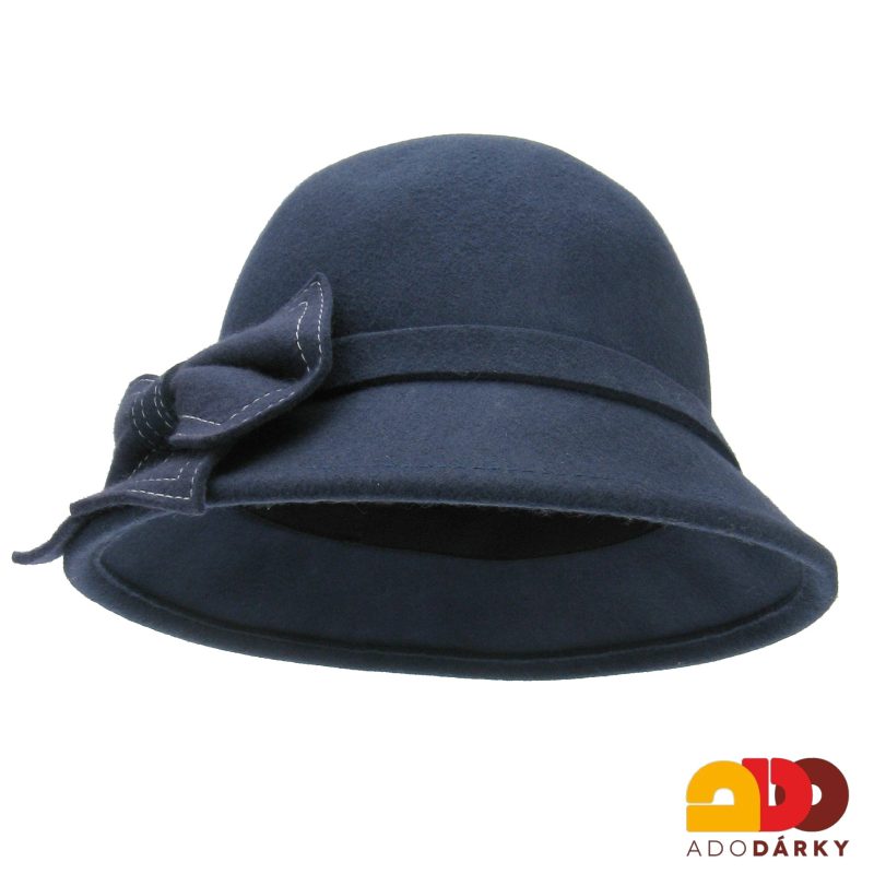 Modrý plstěný klobouk s velkou mašlí