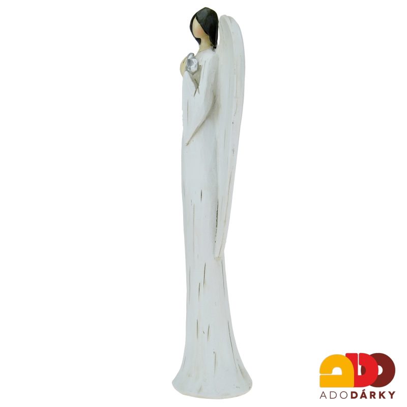 Anděl jakoby ze dřeva se srdcem v náručí 29,5 cm