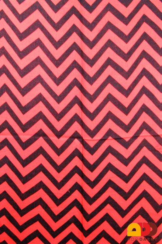 Dámská šála červenočerná s geometrickými vzory