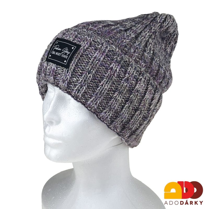 Dámská zimní čepice do špičky s nášivkou barevná