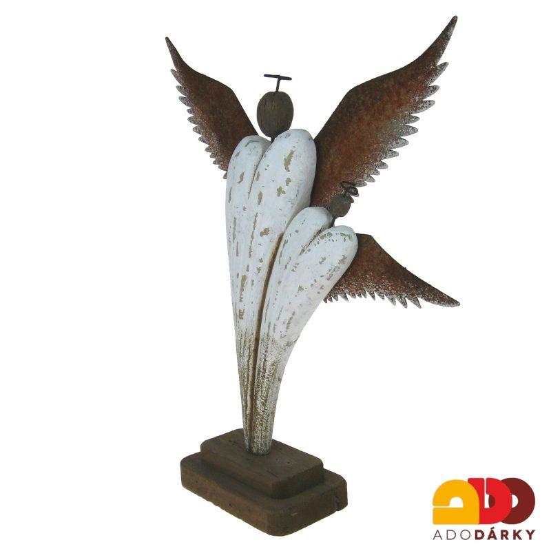 Dva dřevění andělé s kovovými křídly a svatozáří 38 cm
