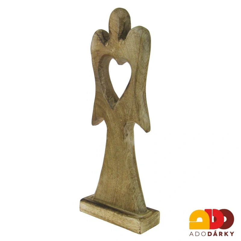 Silueta dřevěného anděla s vyřezávaným srdcem 32 cm