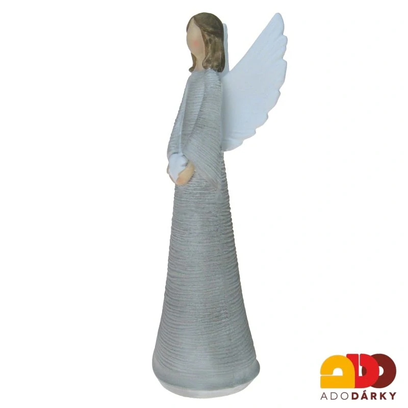Anděl šedý se špičatými křídly se srdcem na hrudi 21 cm