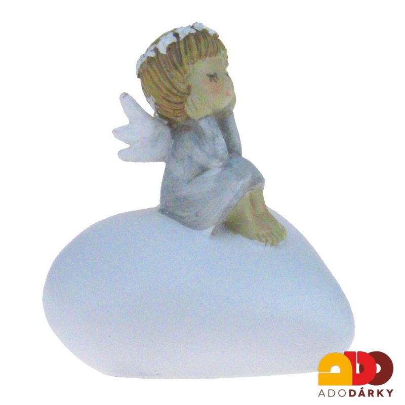 Anděl na velkém srdci s hlavou v dlaních 8 cm