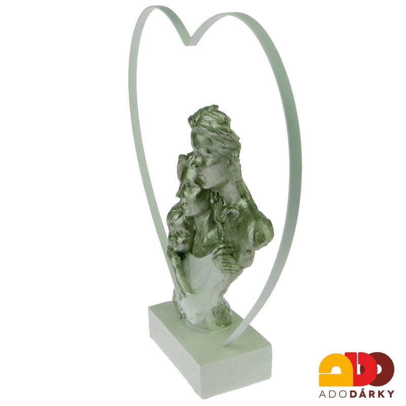 Soška rodiny s dítětem v srdci 29 cm