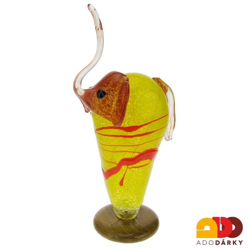 Skleněný slon na dřevěném podstavci 332 cm