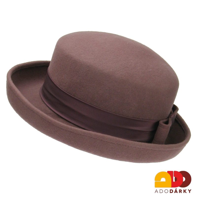 Starorůžový plstěný klobouk s rovnou střechou a mašlí