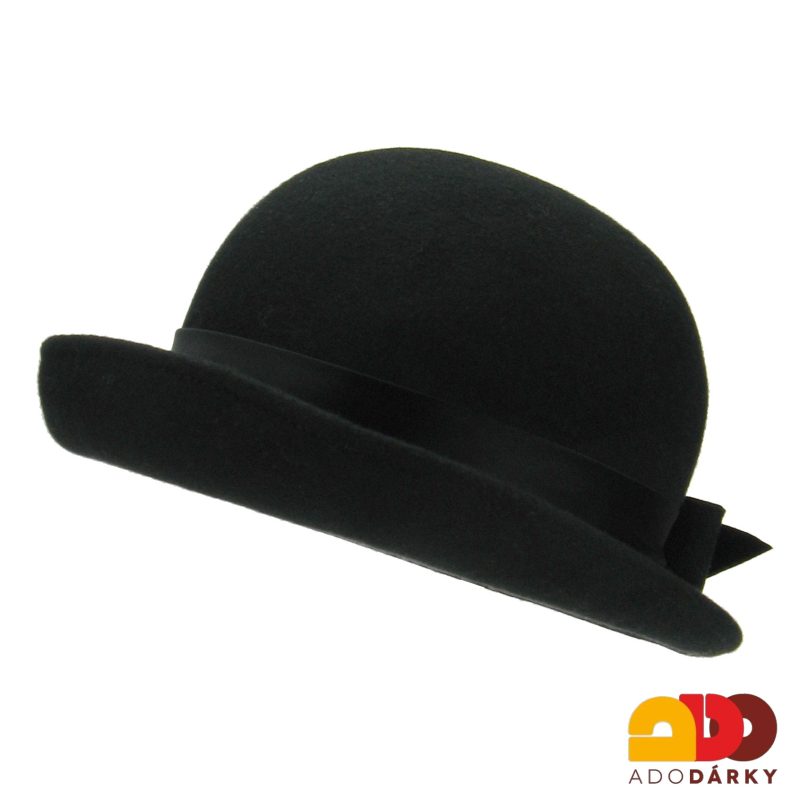 Černý plstěný klobouk se stuhou a mašlí