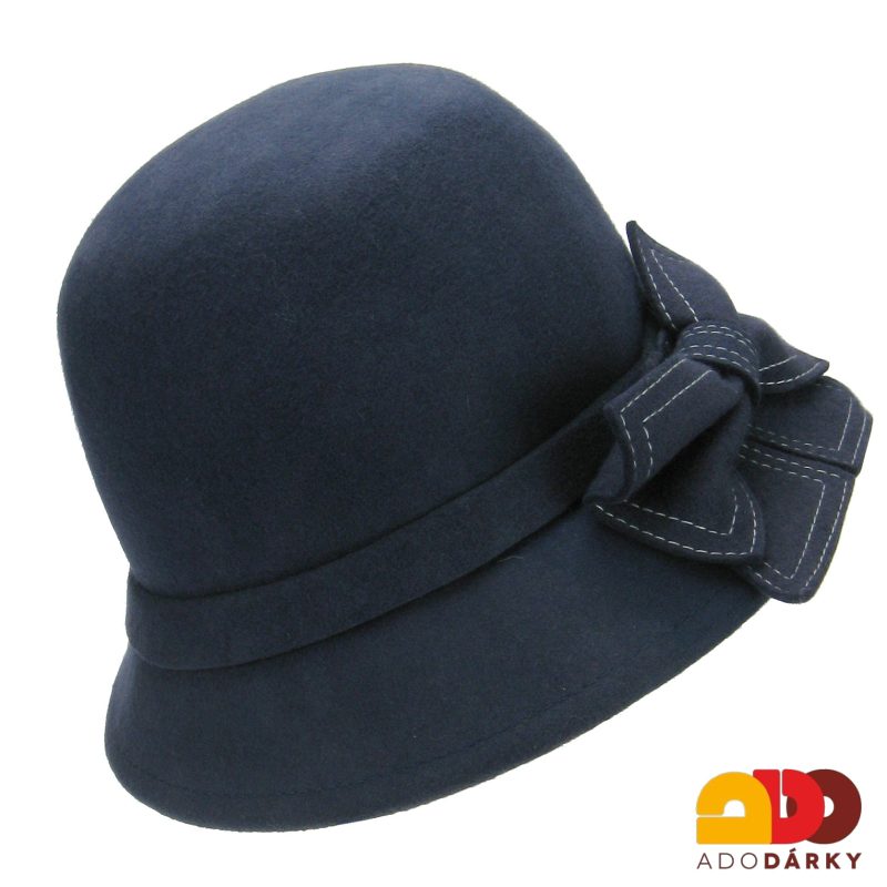 Modrý plstěný klobouk s velkou mašlí
