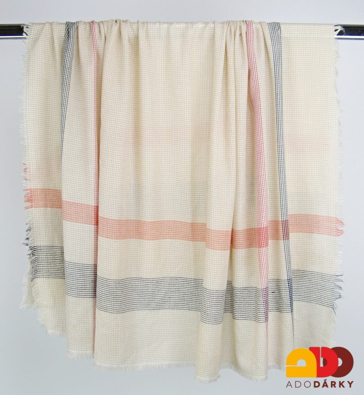 Béžový šátek s lehkým károváním