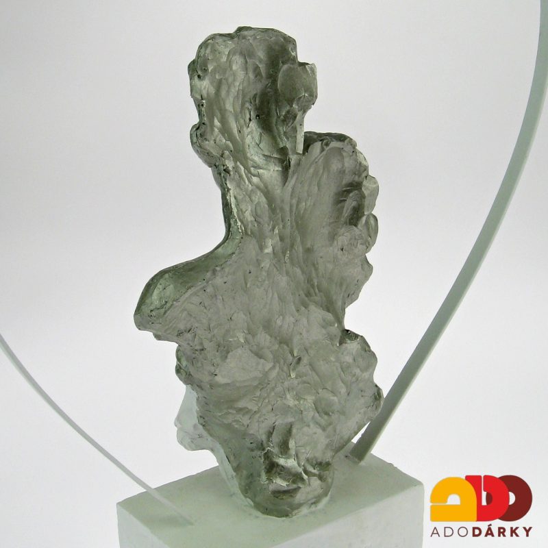 Soška rodiny s dítětem v srdci 29 cm