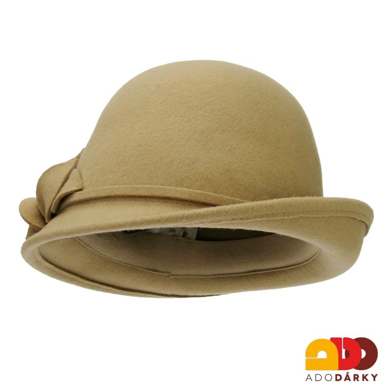Béžový plstěný klobouk s kytičkou