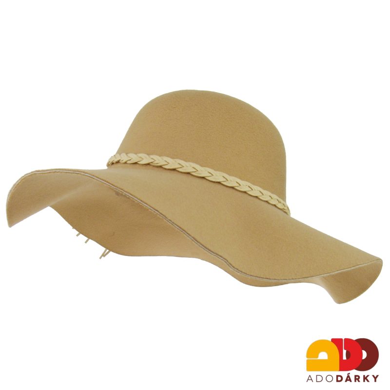 Světle hnědý klobouk s koženým páskem
