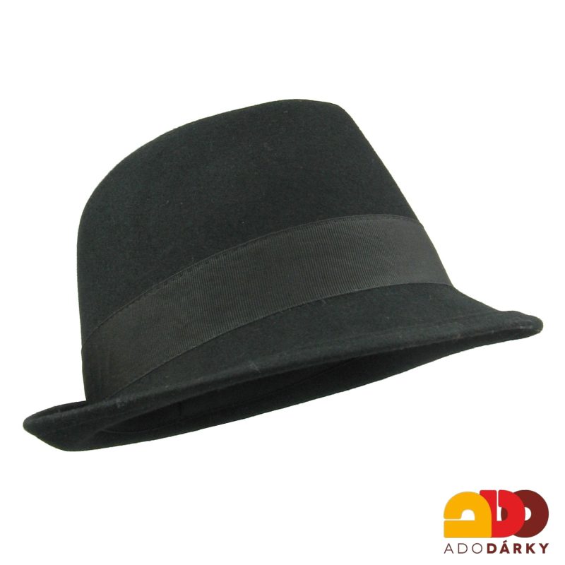 Černý plstěný klobouk v pánském stylu