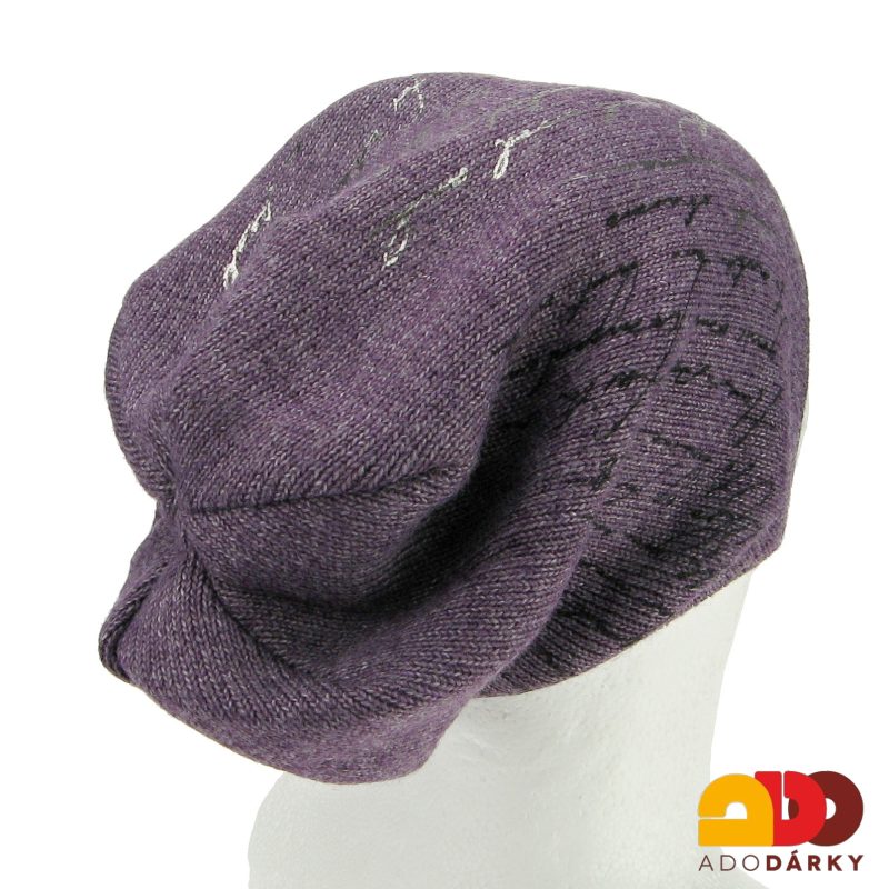 Dámská zimní čepice fialová s nápisy