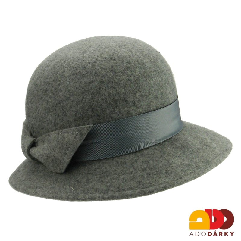 Šedý plstěný klobouk se stuhou a mašlí