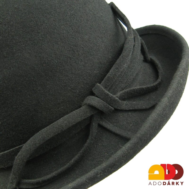 Čený plstěný klobouk s ozdobnou mašlí