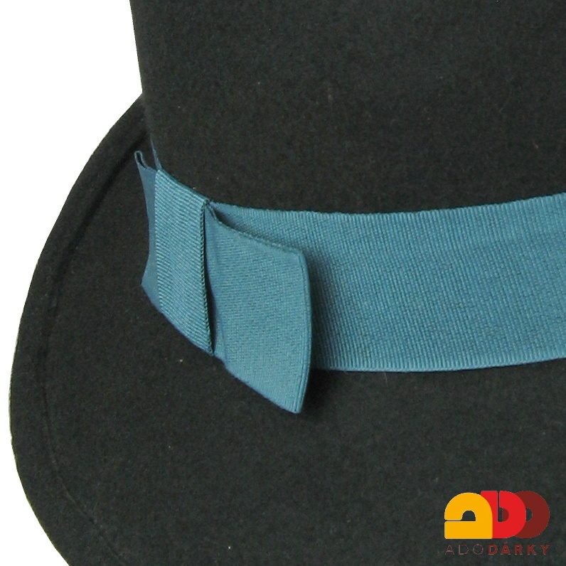 Černý plstěný klobouk v pánském stylu, modrá stuha