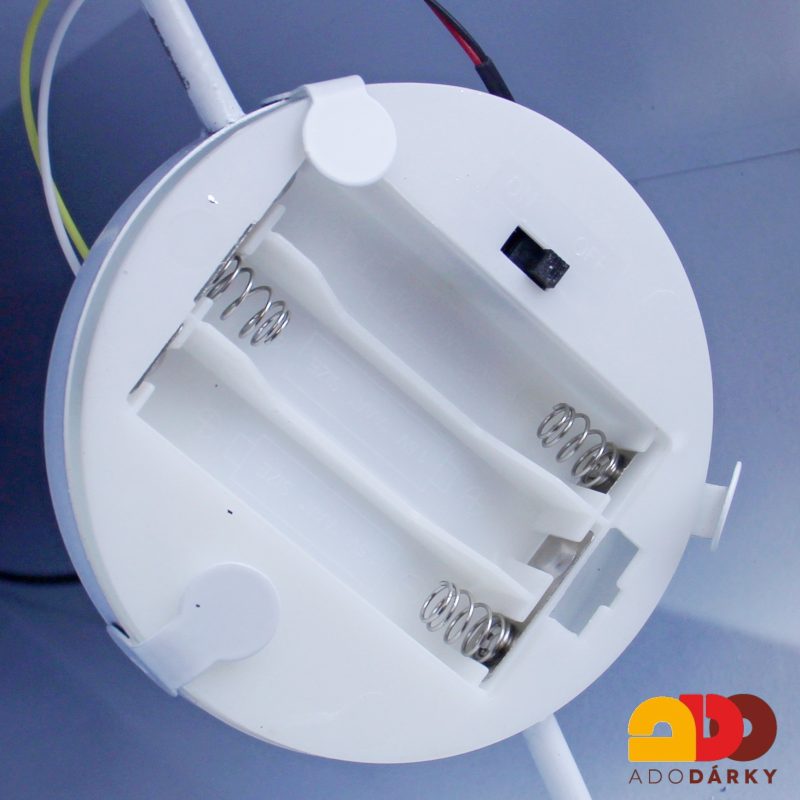 Plechový anděl stříbrný se svítícím LED srdcem 43 cm