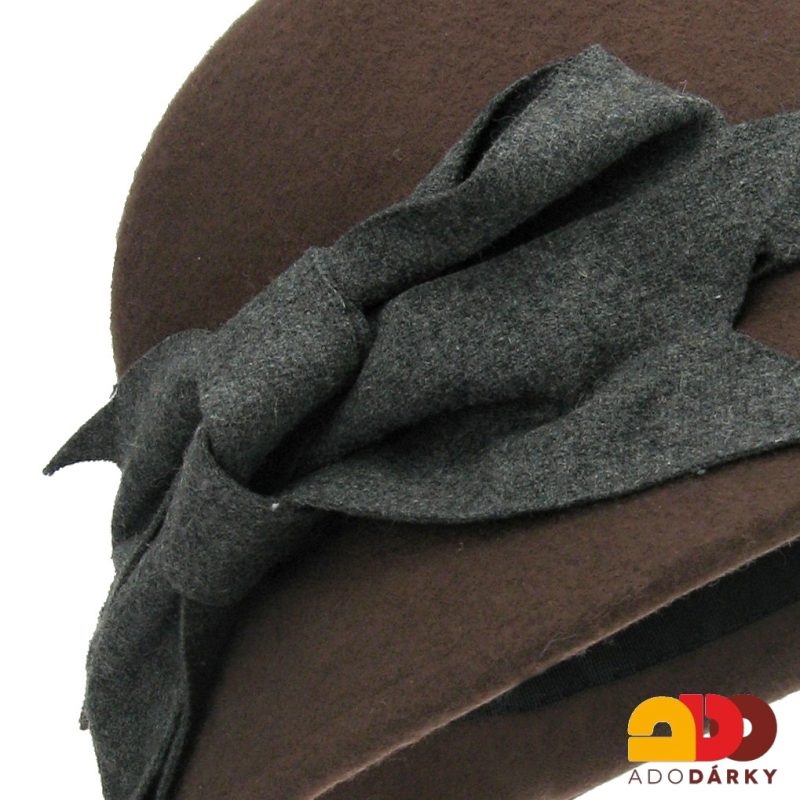 Hnědý plstěný klobouk s dvojitou mašlí