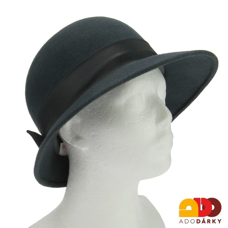 Modrý plstěný klobouk s mašlí