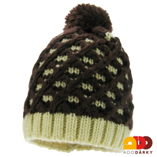 Pletená zimní čepice vzorovaná s vyšším lemem s bambulí
