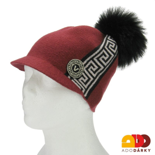 Pletená čepice s kšiltem a bambulí vínová