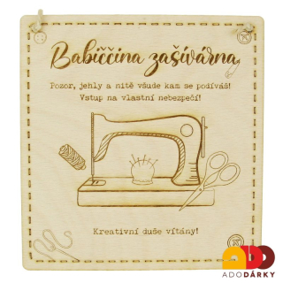Dřevěná cedulka "Babiččina zašívárna" 18 cm