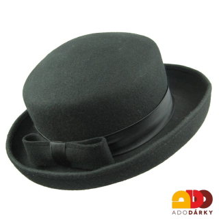 Černý plstěný klobouk se stuhou a mašlí L