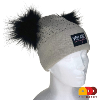 Dámská zimní čepice s dvěma bambulemi béžová