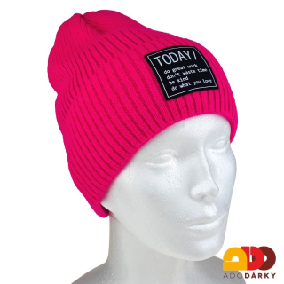 Dámská zimní čepice do špičky s nášivkou růžová