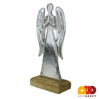 Stříbrný kovový anděl modlící se na podstavci 22 cm